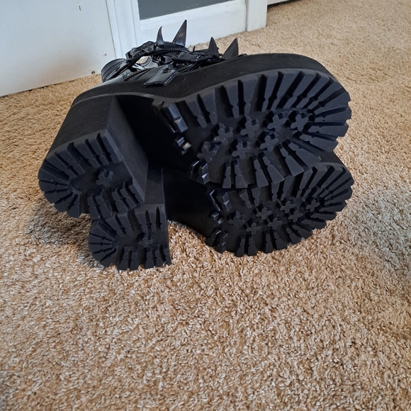 Assault-72 - Picture 5 of 6